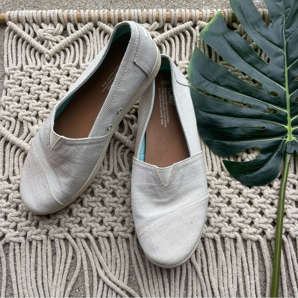 Toms Shoes Size 9.5 Slip-on Sneaker